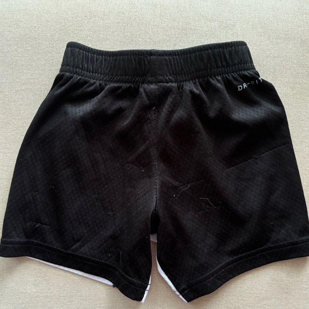 Toddler Nike shorts - Picture 2 of 2